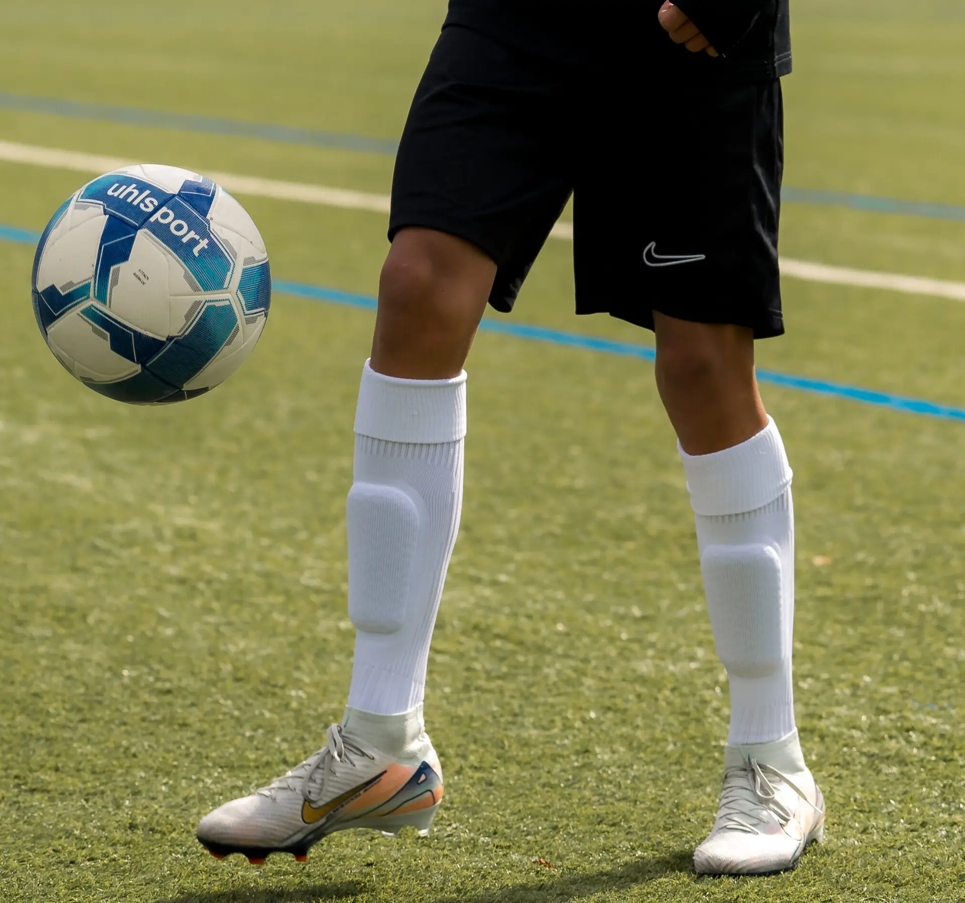 Fussball stutzen mit Schienbeinschoner